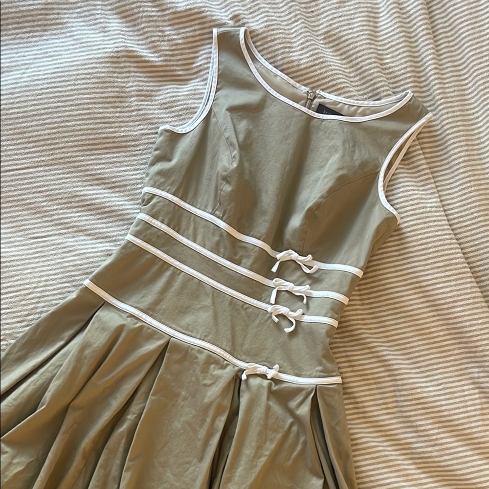 Darling VTG Liz Claiborne Tan Dress with White Trim and Mini Bows